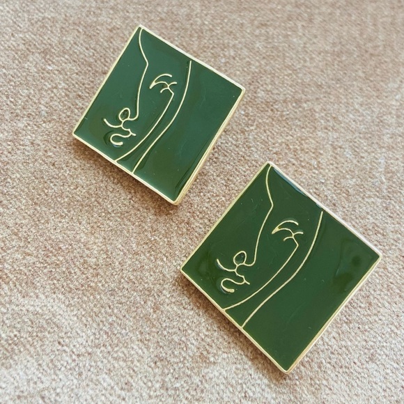Portrait Painting stud earrings - green - Picture 3 of 5